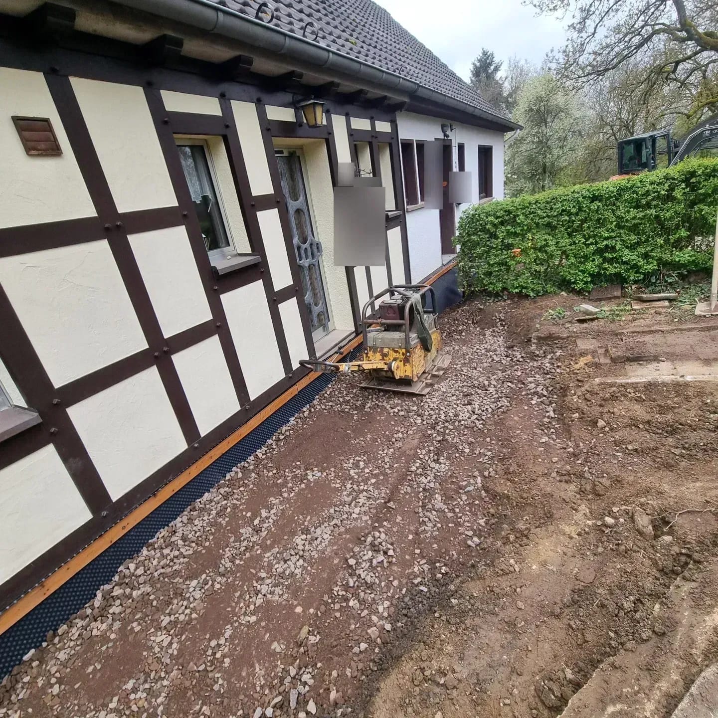 Sanierung an einem Mehrfamilienhaus, Schritt 4: Verfüllt