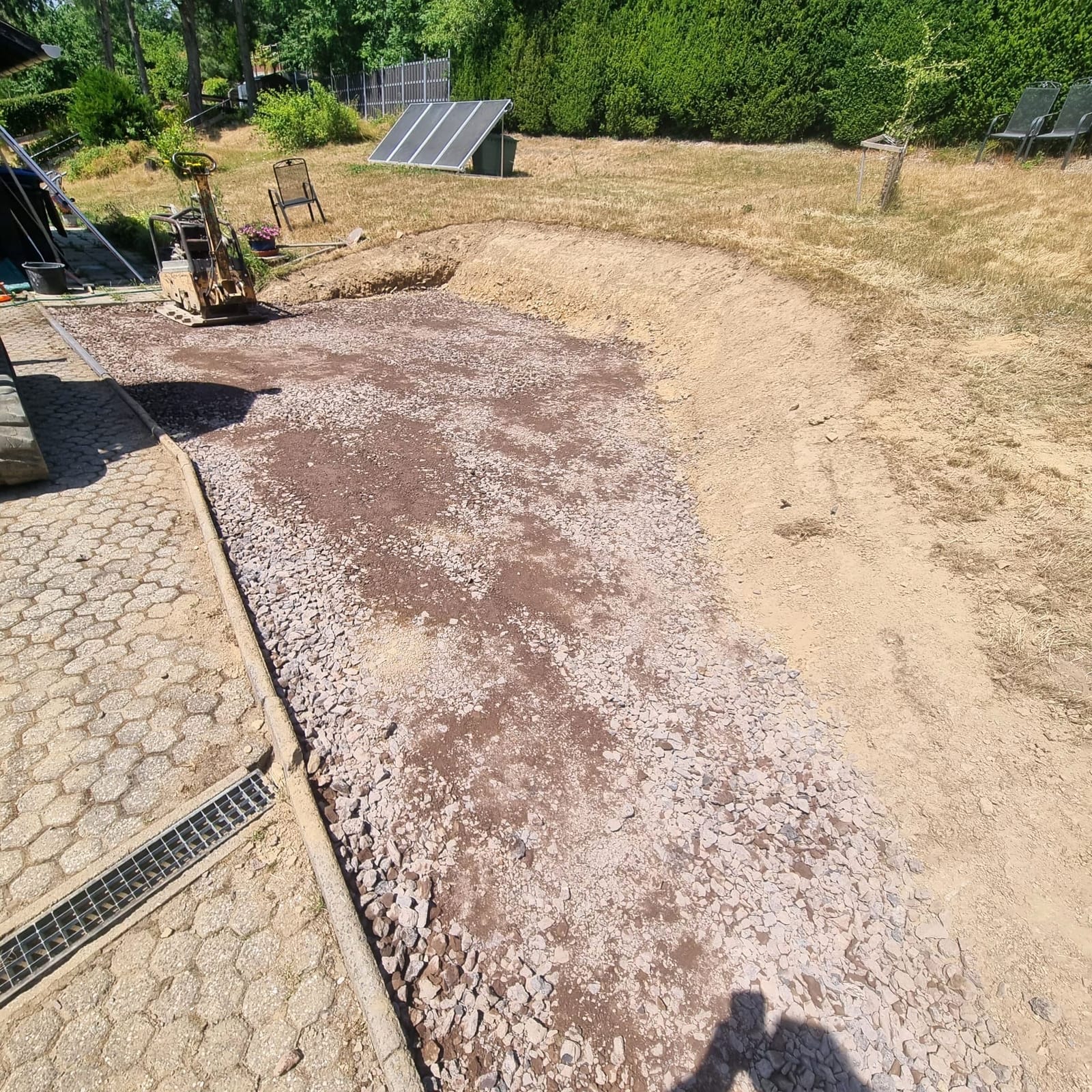 Unterbau für einen Stellplatz, Schritt 1: Schotter